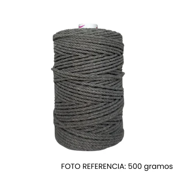 Piola color gris oscuro de 3mm de algodón recuperado en rollo sobre fondo blanco - Interhilos